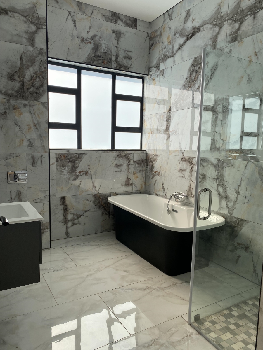 5 Bedroom Property for Sale in The Islands Estates North West